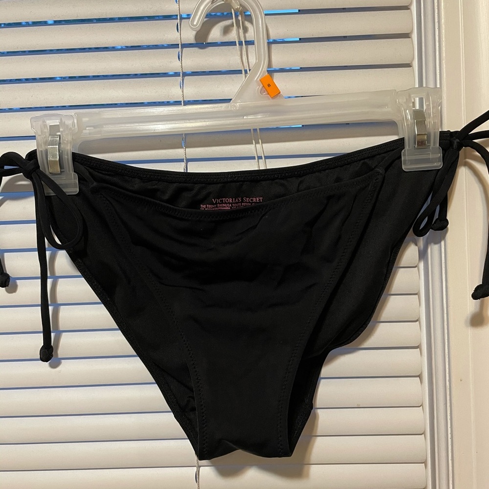 Victoria’s Secret bikini bottom size M